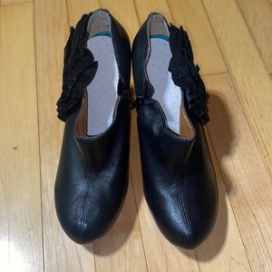 111. POETIC LICENSE leather Ankle Boots